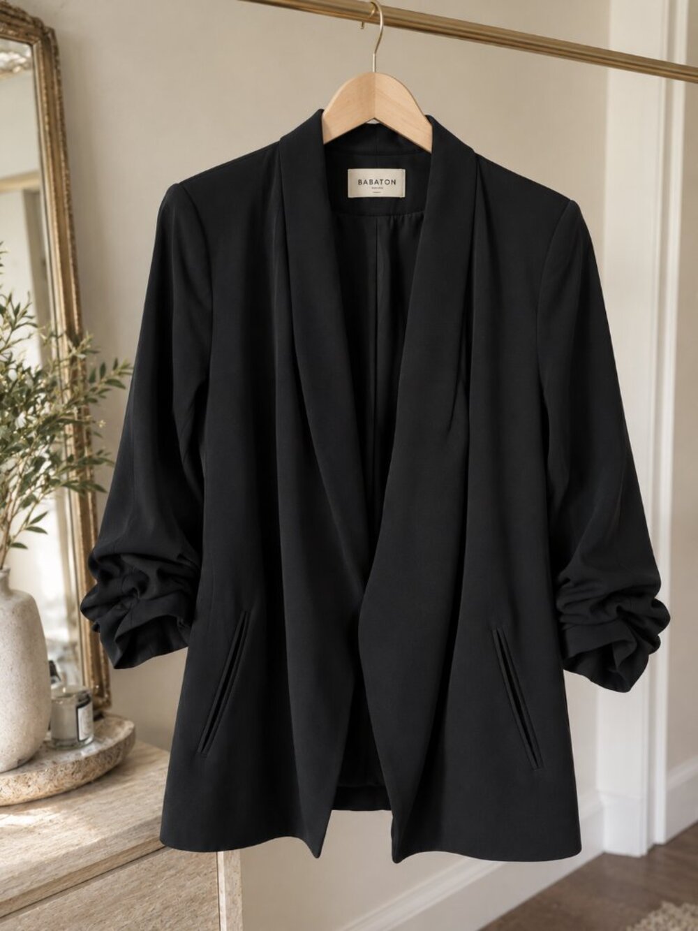 Aritzia Babaton Power Hip Blazer | Black Ruched Sleeve | US 6